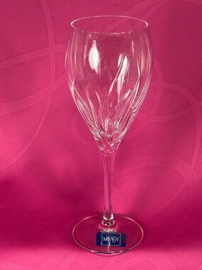 beautiful crystal wine glass. Mikasa made in France AGENA